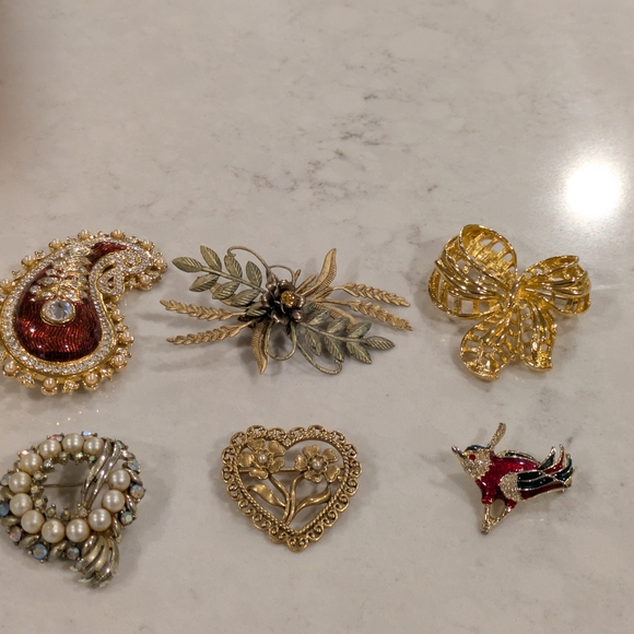 Gold and Red Brooch Collection Set Of 6 - Picture 1 of 2